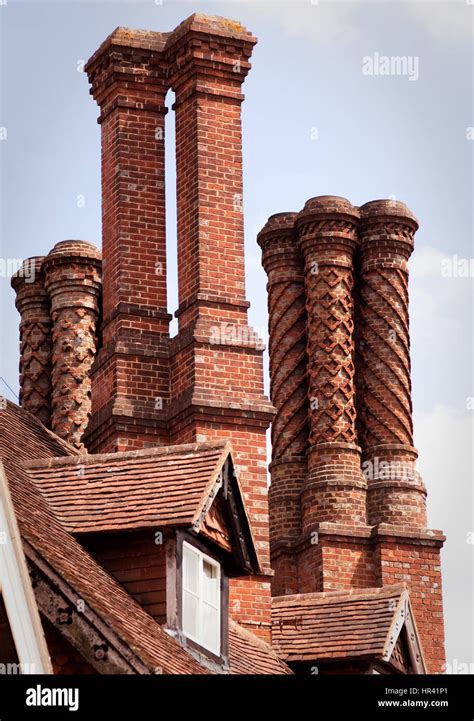 do tudor houses usually have chimneys/fireplaces|tudor houses in england.